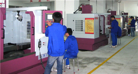 2014年廣東科技學(xué)院機(jī)電工程系模具研發(fā) 創(chuàng)新驅(qū)動，技校新聞中的技術(shù)新突破